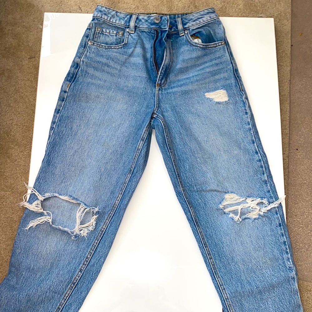 Lightly ripped jeans
